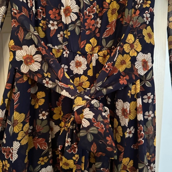 Floral Long Sleeve Dress size medium - Picture 8 of 9